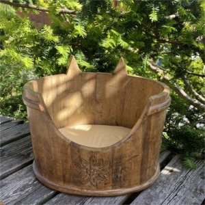 Wooden cat 's basket