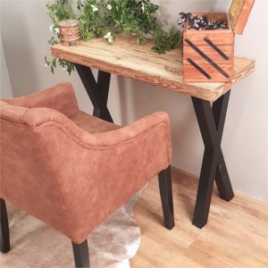 table en vieux bois avec pieds croisés noir