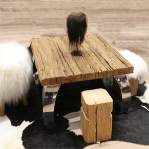 tavolo in teak vecchio con 4 gambe curvate cromate + vetro temperato 8mm