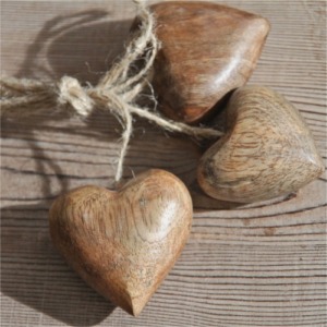 Bunch of 3 antic hearts wood and hemp
