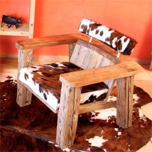 Poltrona da salotto "NAP" in legno vecchio con seduta e schienale in pelle normanna francese