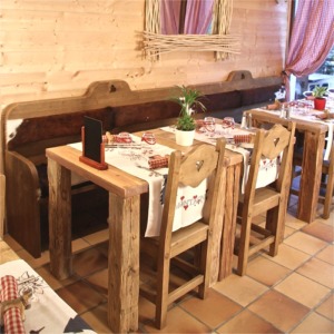 Tavolo "VIS A VIS" in legno vecchio, corniceto piedi agli angoli