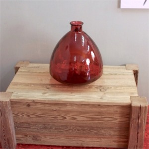 Vase rouge en verre recyclé
