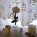 Curtain veil of linen ecru with lace apertured ecru