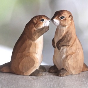 Couple de marmotte debout