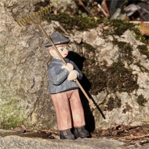 Figurine le paysan et sa faux