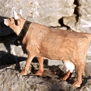 Grande vache en bois salers