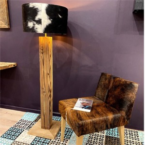 Lampadaire en mélèze thermochauffé
