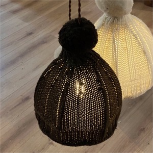 Bonnet abat jour ELECTRIFIE en laine marron tricoté main en france