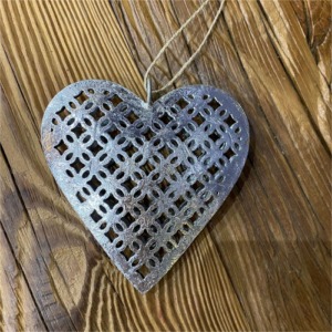 Coeur en métal couleur argentée
