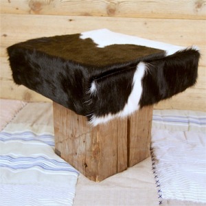 Coussin en peau de vache bretonne pour tabouret collection po'wow