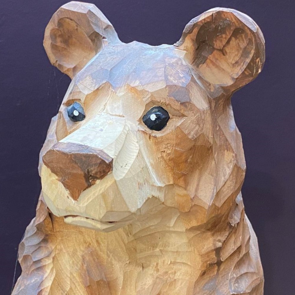 Figurine ancienne d'ours en bois sculptée à la main par