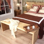 Banc ou bout de lit "CHANTIGNOLLE" (petit) en vieux bois pieds plateaux en retrait fixe dim : 130 x 40 x H : 50cm